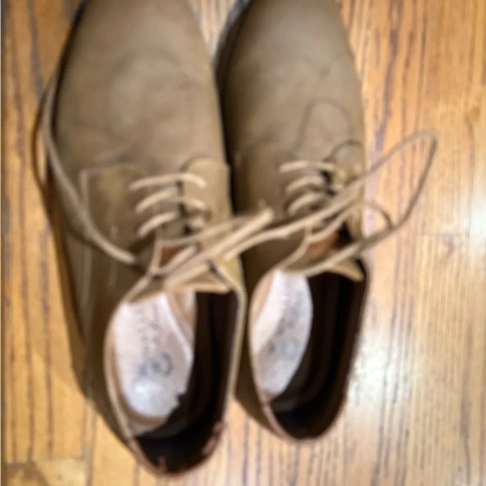 Elegant Tan Men's Lace-Up Derbys - Picture 2 of 4